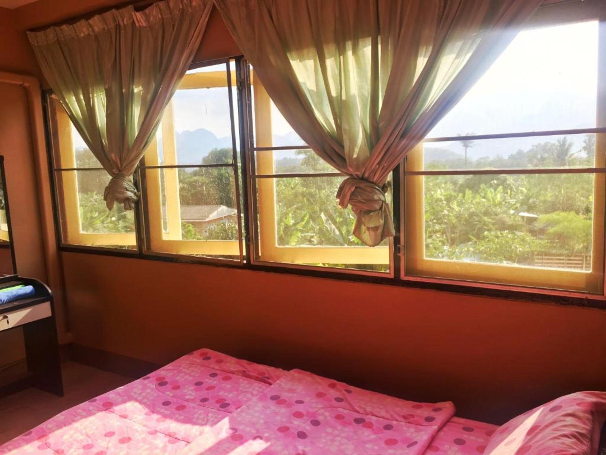 Chokchai Hotel Sai Yok Ngoại thất bức ảnh